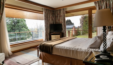 Deluxe Moreno Lake Master Suite